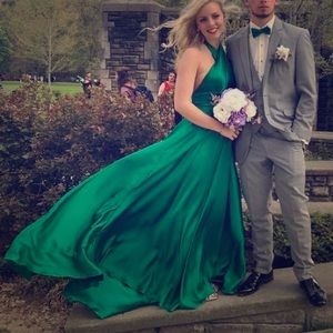 This emerald dress is AMAZING!!